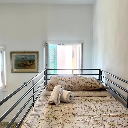 Hostel Bed Space Livorno-center