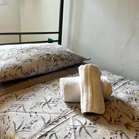 Bed Space Livorno-center Λιβόρνο